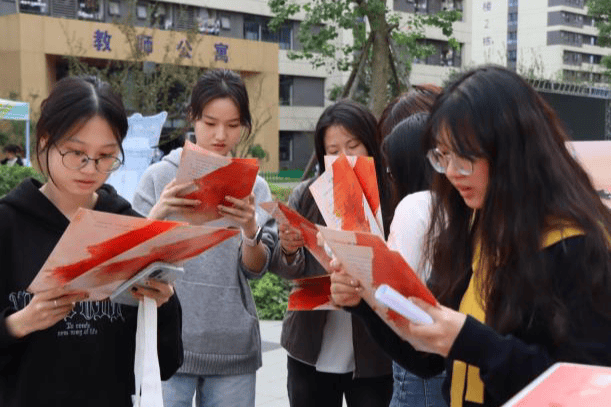 芯文化润青春 推出剧本杀+游园会j9九游会真人游戏第一重庆城科红(图1)