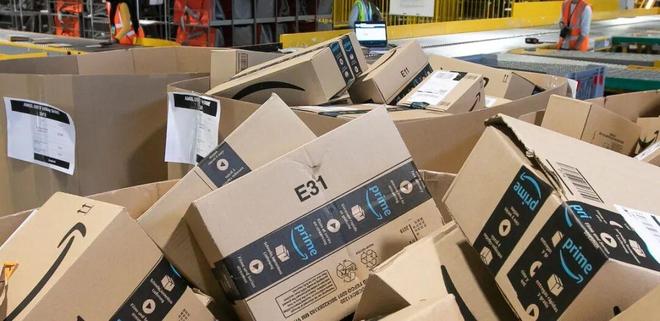 类出局三年暴省126亿！机器人大军入厂j9九游会真人游戏第一全美60万岗人(图2)